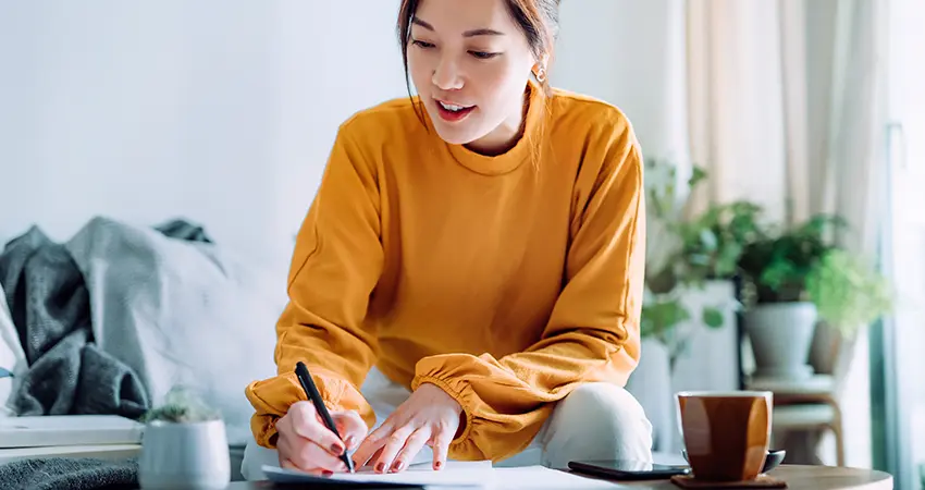 woman on laptop